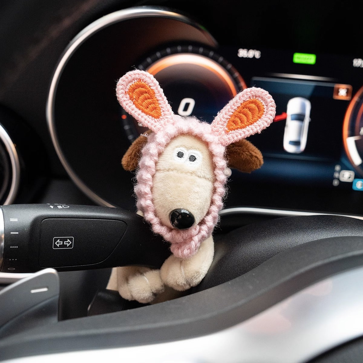 Roztomilý plyšový pejsek do auta